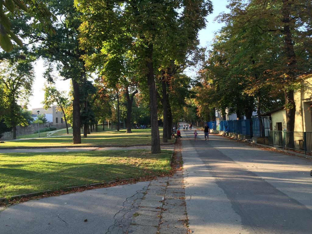 Apartments Corso Зноймо Екстер'єр фото
